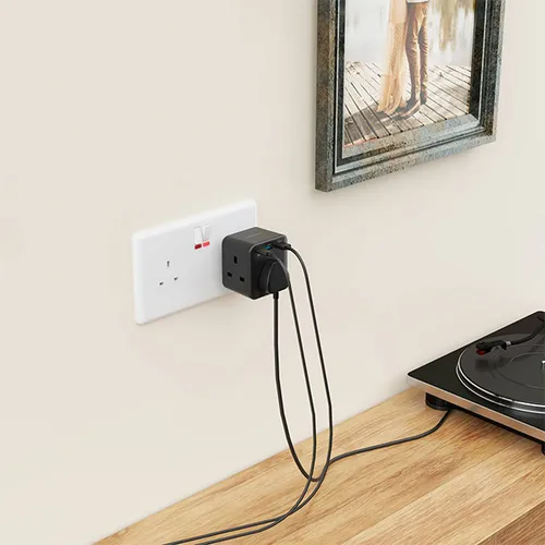 Powerology 3-Outlet Wall Socket 20W With Fast Charging USB