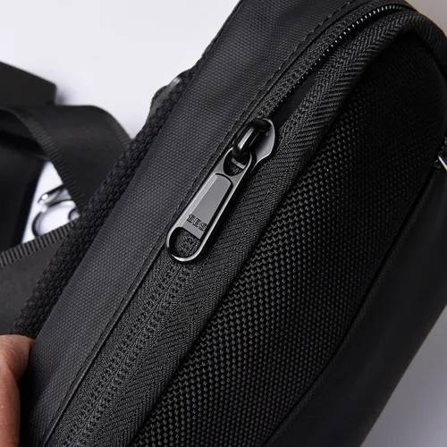 WIWU Metro Mate Multifunction Travel Bag Ballistic Nylon + Polyester Material